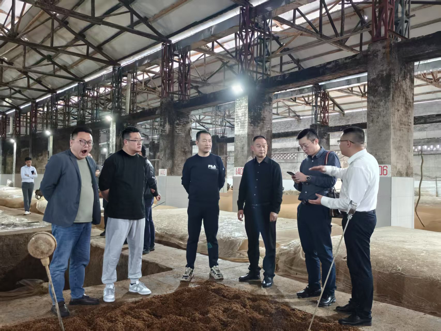 成武城投總經(jīng)理劉劍波率隊蒞臨老酒集團交流調(diào)研